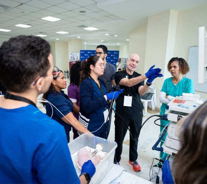 Centro de estudios digestivos HOMS ofrece curso de endoscopía terapéutica 